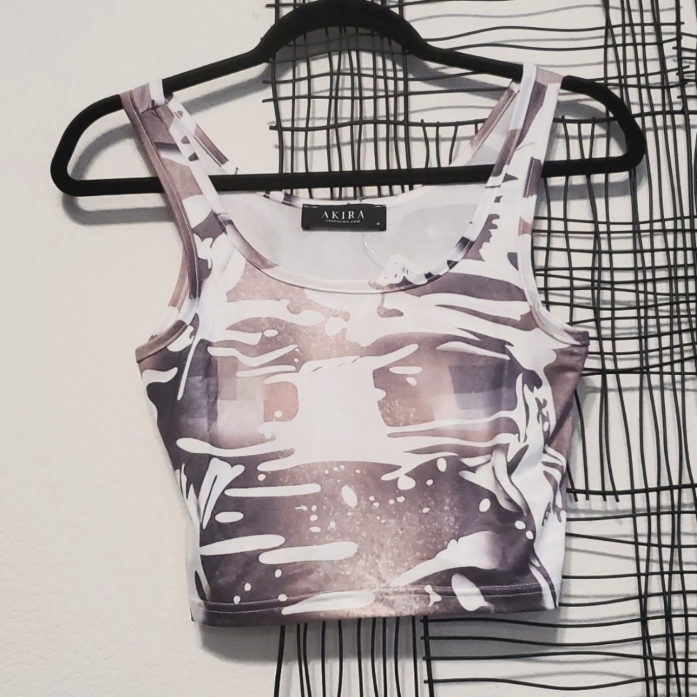 tshirt print with a blurred-out chest SIZE Medium